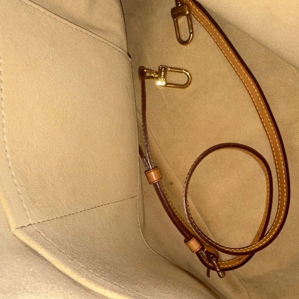 Louis Vuitton Brown Monogram Tote Bag - Picture 15 of 16